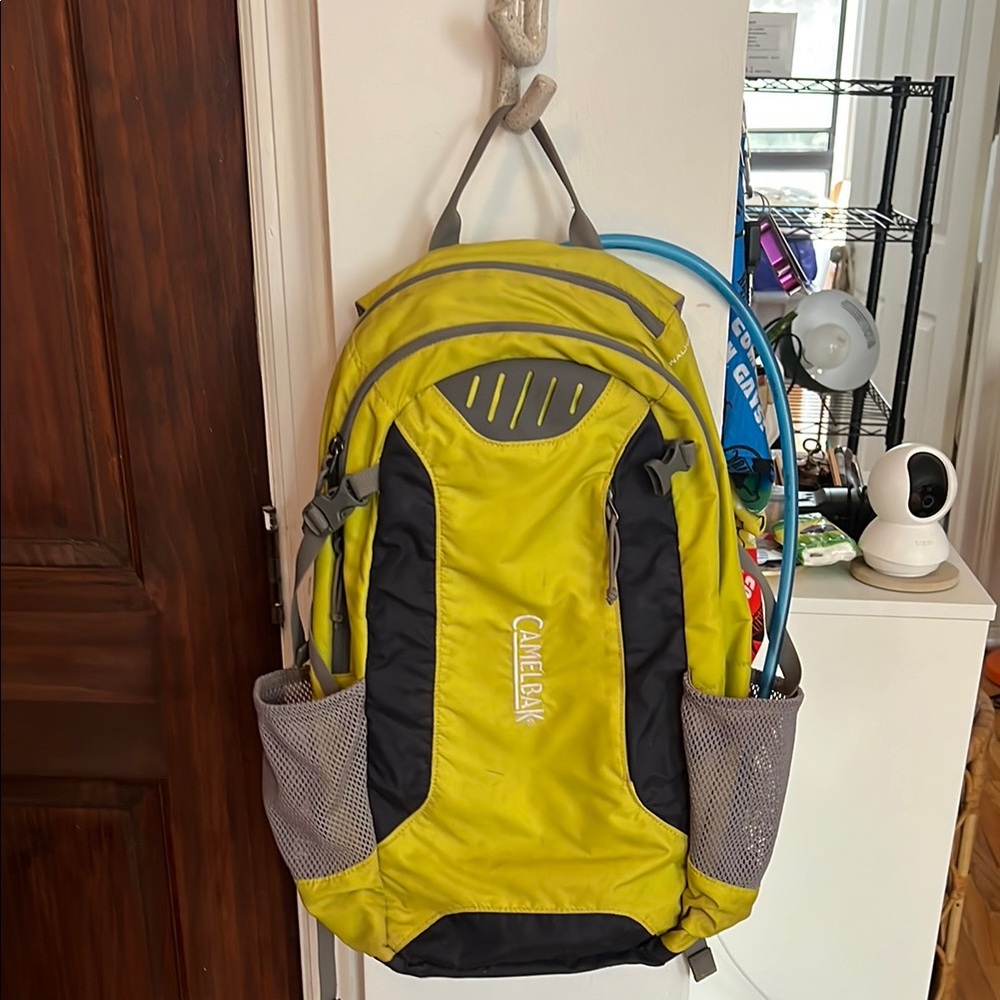 Lime/Gray 2L (70oz) CamelBak